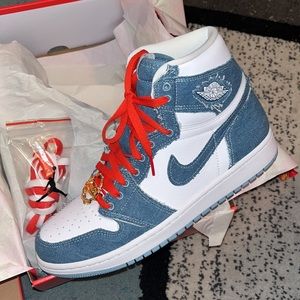 Brand New Never Worn WMNS AIR JORDAN 1Retro Hi OG Size 10